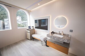Deluxe Quadruple Room | Free WiFi - LIVIN Hotel (Jiaoxi)