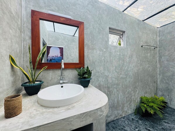 Standard Double Room | Bathroom sink - Home Peacock (Mirissa)