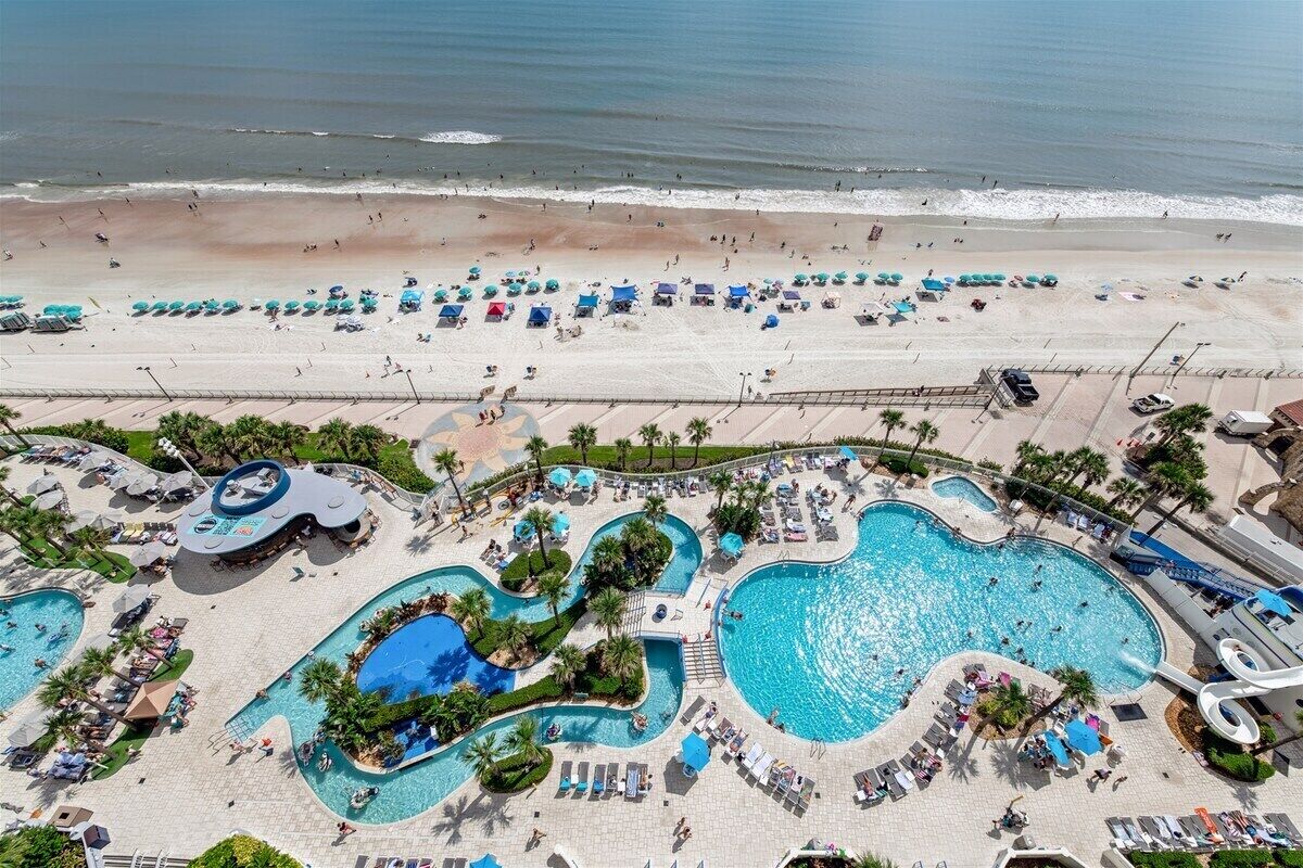 Piscina coperta, una piscina riscaldata