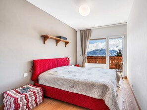 4 Schlafzimmer, Bügeleisen/Bügelbrett, WLAN