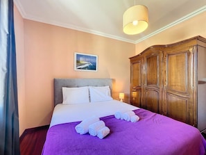 2 Schlafzimmer, Bügeleisen/Bügelbrett