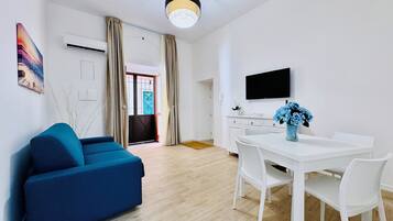 Appartamento Classic, 1 camera da letto, cucina | Area soggiorno | TV LED 32 pollici con canali digitali