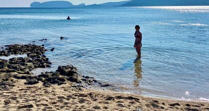 5 minutes from Porto Ferro beach, family and pet friendly