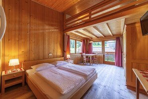 1 bedroom, free WiFi, bed sheets - Room 'Naturidyll Mitterbach 4' with Mountain View, Shared Garden and Wi-Fi (Weißenbach/Ahrntal)