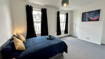 4 makuuhuonetta, silitysrauta/-lauta, ilmainen Wi-Fi, vuodevaatteet