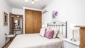 2 bedrooms, iron/ironing board, bed sheets - Villa Aurora Nerja (Frigiliana)