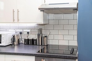 Fridge, microwave, oven, dishwasher - Central Hove 1 Bedroom BN32OSM12 (Brighton and Hove)