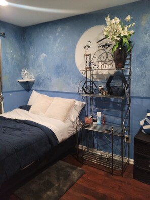 2 slaapkamers, een bureau, een strijkplank/strijkijzer, wifi