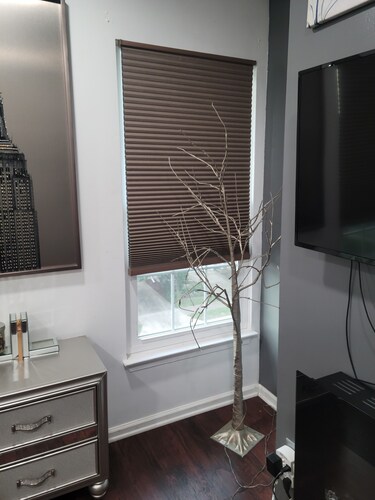 Charming 2-bedroom townhome in welcoming Sterling with AC, WiFi.