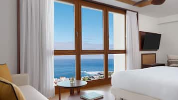 Minibar, in-room safe, desk, blackout curtains