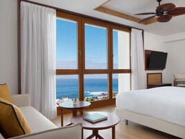 Minibar, in-room safe, desk, blackout drapes