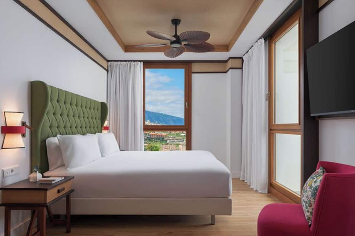 Minibar, in-room safe, desk, blackout curtains