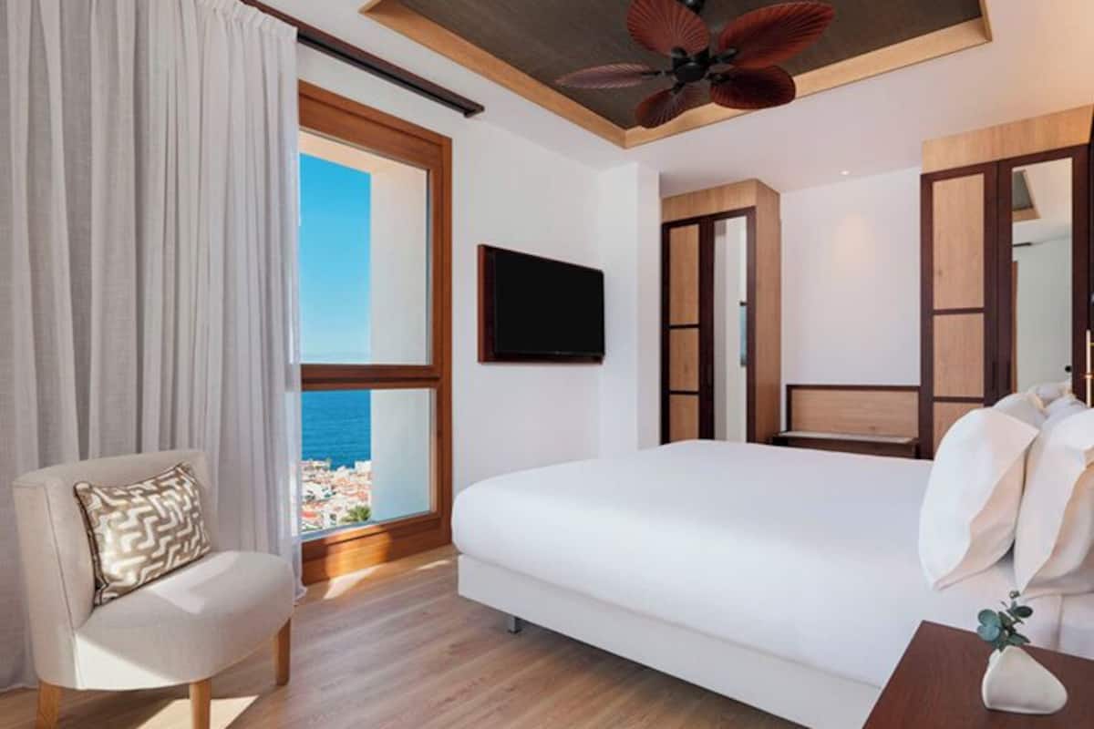 Minibar, in-room safe, desk, blackout curtains