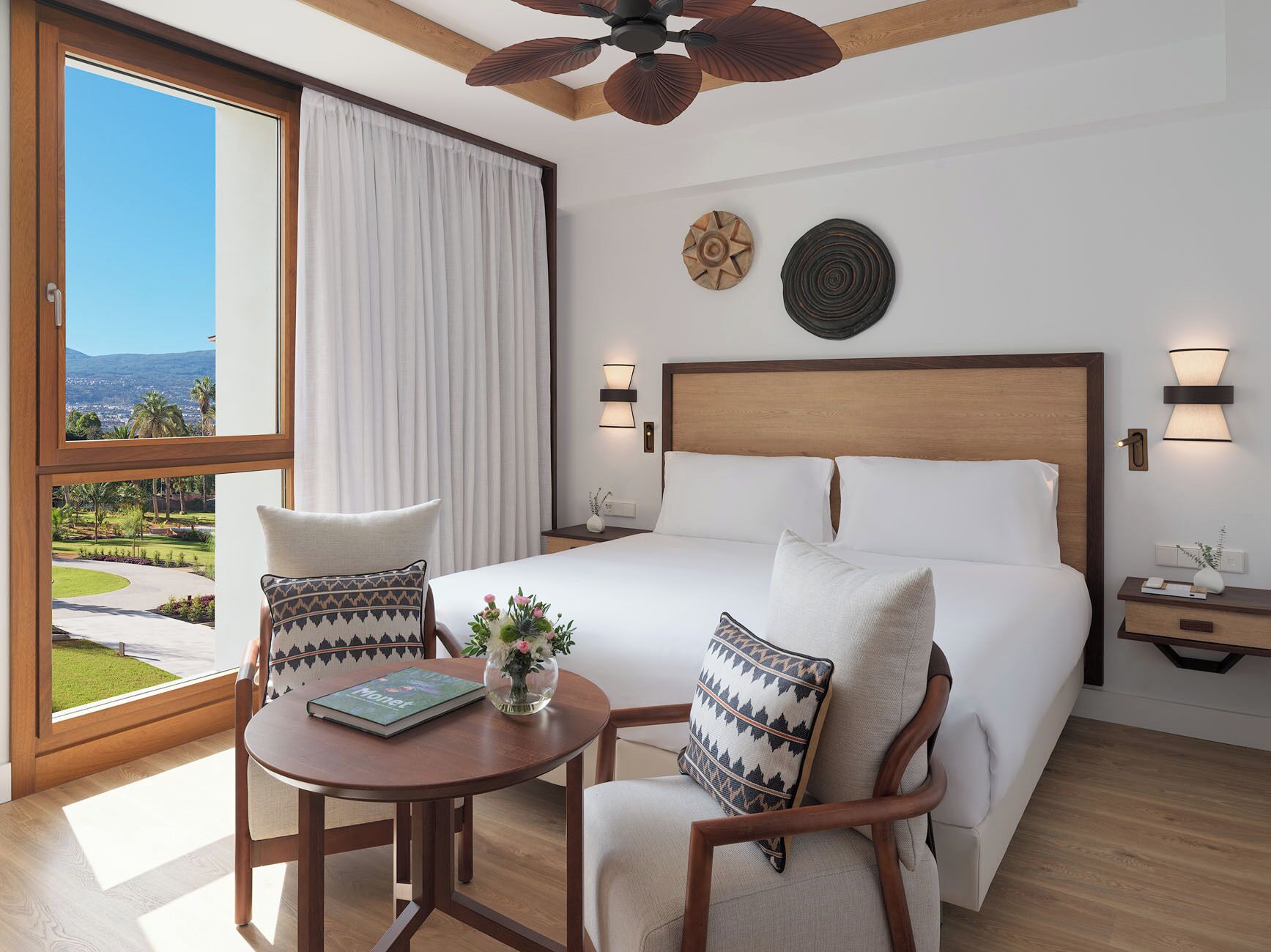 Télévision LED de 55 pouces avec chaînes par satellite