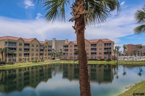 Exterior - Gorgeous 3B/2B Island Condo At Bella Lago, Pool, Walk To Beach (Fort Myers Beach)