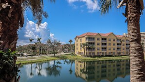 Exterior - Gorgeous 3B/2B Island Condo At Bella Lago, Pool, Walk To Beach (Fort Myers Beach)