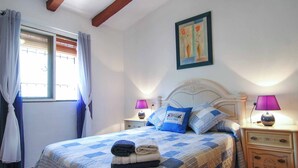 2 bedrooms, iron/ironing board, bed sheets - Villa Cortijo Mirador (Frigiliana)