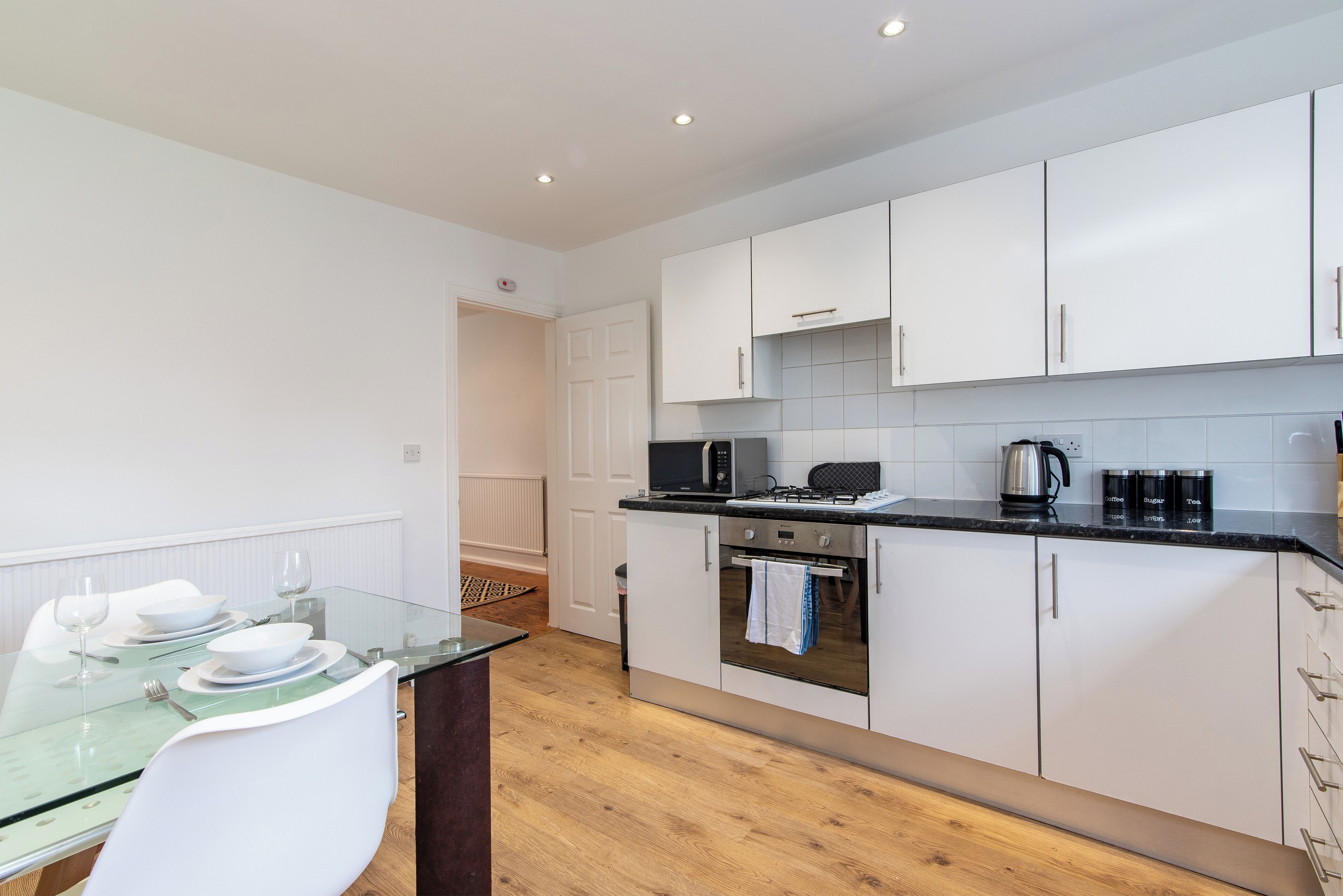 House, 3 Bedrooms | Private kitchen | Fridge, microwave, oven, stovetop