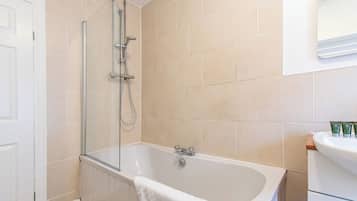 House, 3 Bedrooms | Bathroom | Combined shower/tub, free toiletries, towels, soap