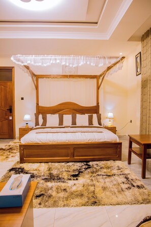 Kamar Single Deluks, 1 Tempat Tidur King, pemandangan bukit, menara | Wi-Fi gratis