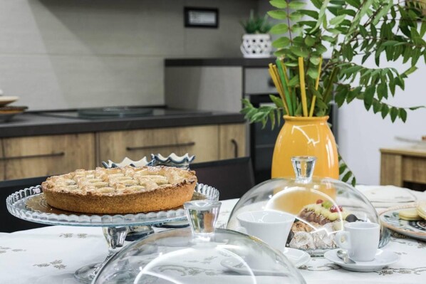 Dining - Room 'Stanza Dell'Olio' with Shared Terrace, Wi-Fi and Air Conditioning (Mazzarino)