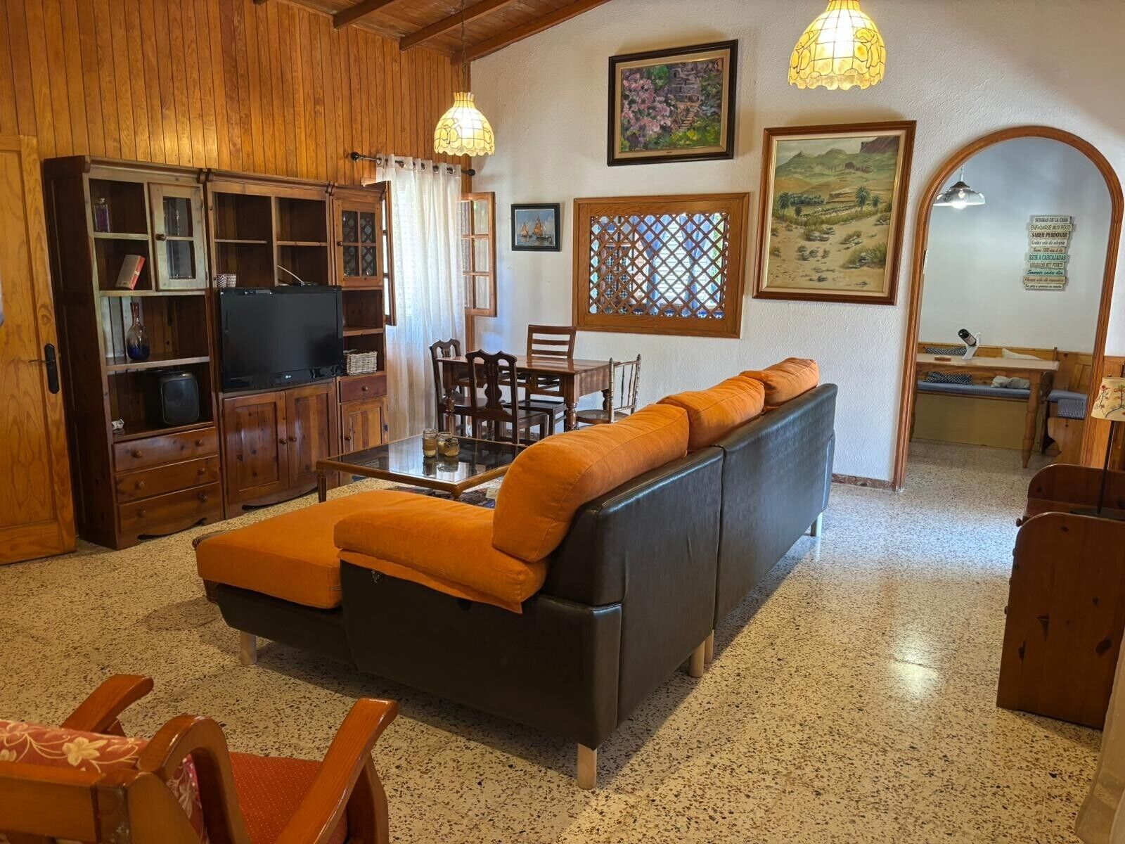TV, lareira