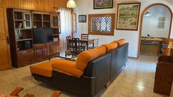 TV, lareira