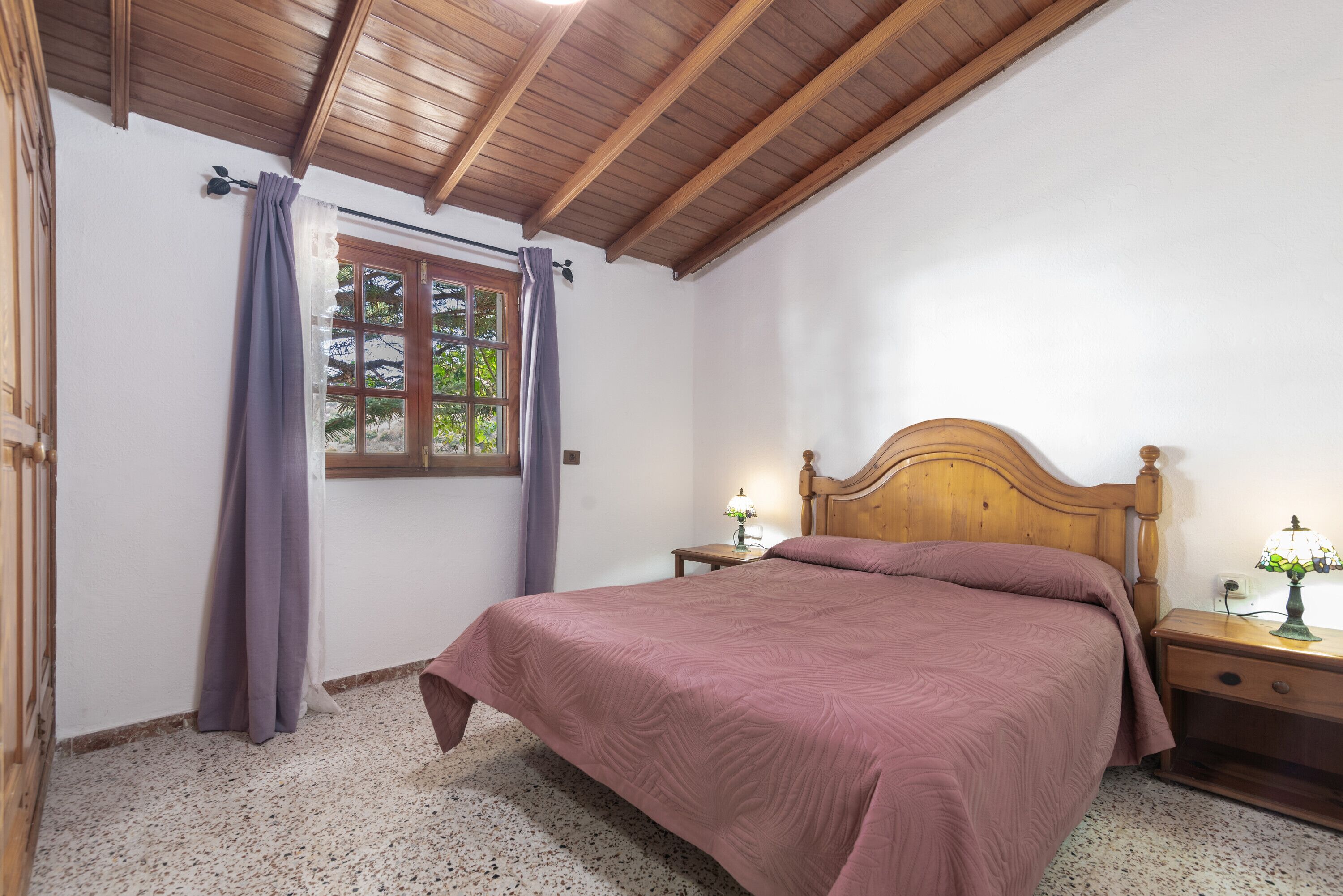 4 slaapkamers, een strijkplank/strijkijzer, gratis wifi, beddengoed