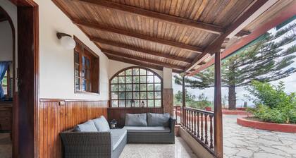 'Colladito' with Mountain Views, Private Pool and Wi-Fi