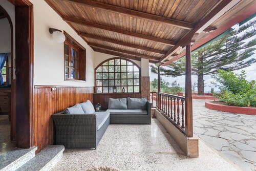 'Colladito' with Mountain Views, Private Pool and Wi-Fi