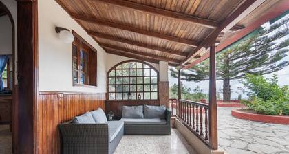 'Colladito' with Mountain Views, Private Pool and Wi-Fi