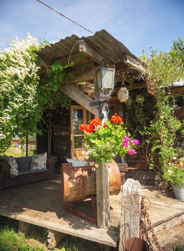 Property grounds - Little Lodge Glamping (Diss)