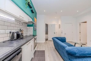 Frigorifero, microonde, forno, lavastoviglie