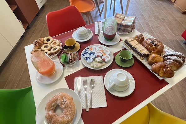 Free daily buffet breakfast