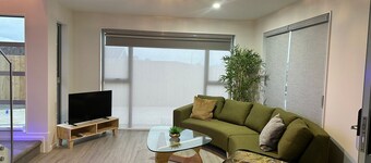 Seaviews central with Airport Proximity"