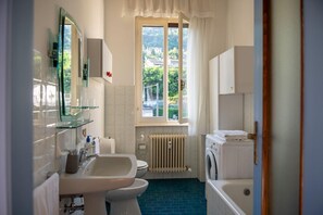 Doccia, asciugacapelli, asciugamani