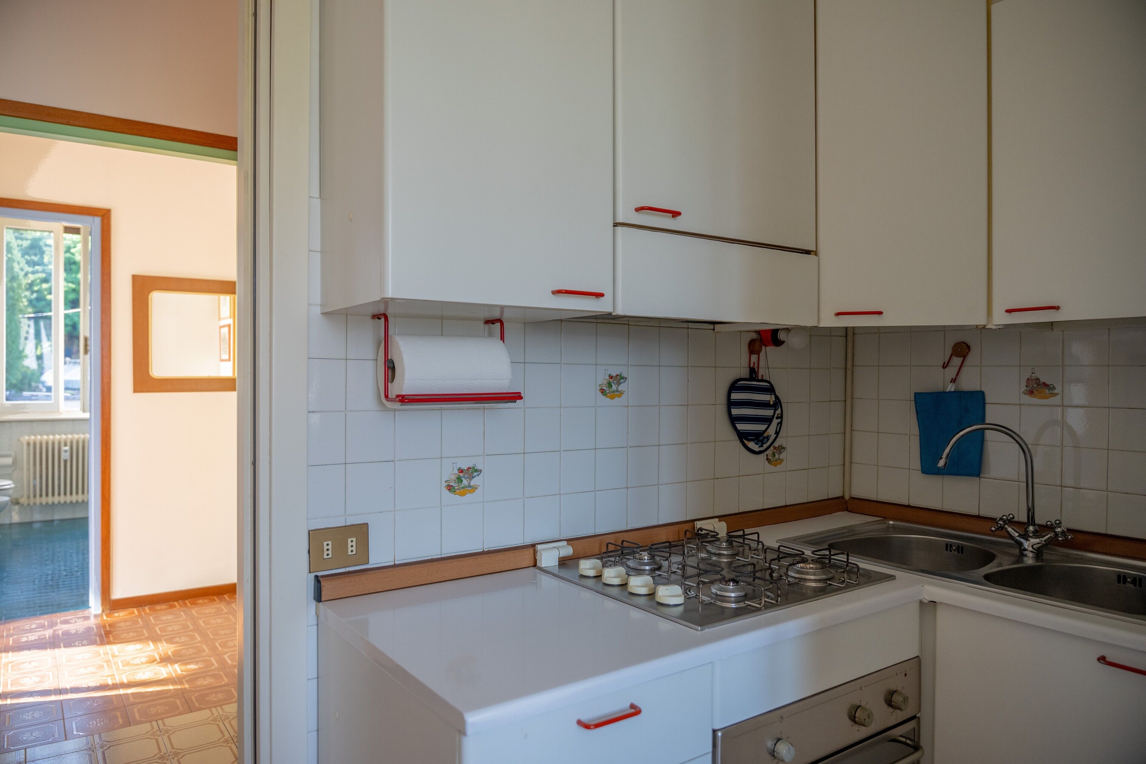 Kühlschrank, Ofen, Herdplatte, Wasserkocher