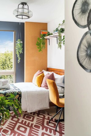 2 Schlafzimmer, Schreibtisch, Bügeleisen/Bügelbrett, Reisekinderbett