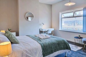 3 quartos, escrivaninha, ferros/tábuas de passar roupa, Wi-Fi