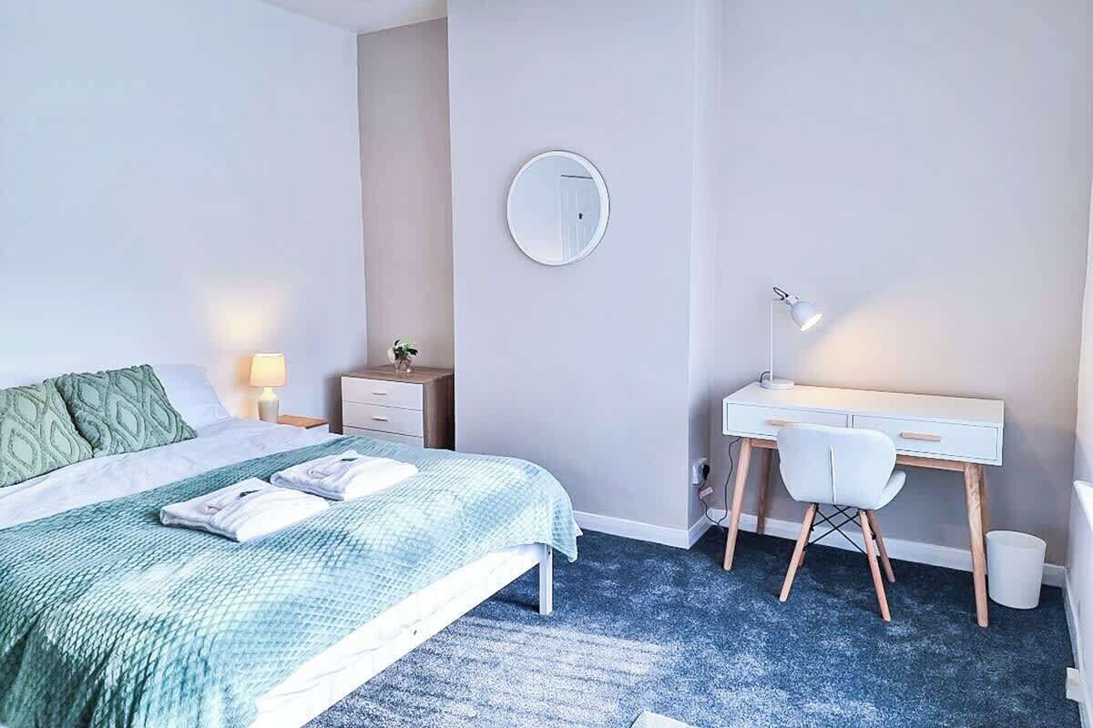 3 bedrooms, desk, iron/ironing board, WiFi