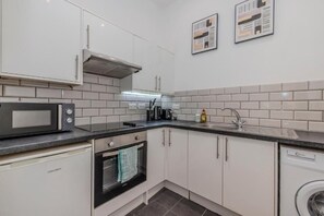 冷蔵庫、電子レンジ、オーブン、食器洗い機