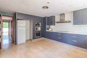 Mikrovågsugn, ugn och diskmaskin