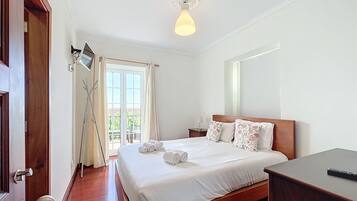 4 bedrooms, iron/ironing board