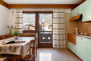 Frigorífic, placa de cuina, cafetera i tetera i bullidora elèctrica 
