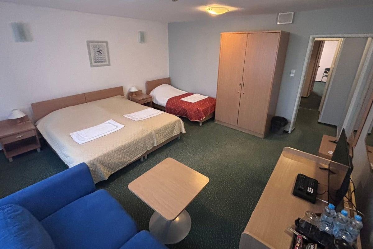 Free WiFi, bed sheets