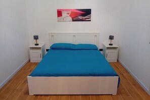 2 habitaciones, tabla de planchar con plancha, wifi y ropa de cama 