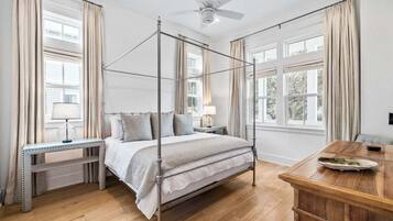 6 kamar tidur, setrika/meja setrika, Wi-Fi gratis, dan seprai linen