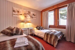2 bedrooms, desk, iron/ironing board, travel crib - Ideally located near the Verbier center & Medran lift staion (Val de Bagnes)