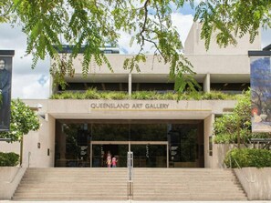 Exterior - Modern Stylish 2BR | Walk to South Bank & CBD (South Brisbane)