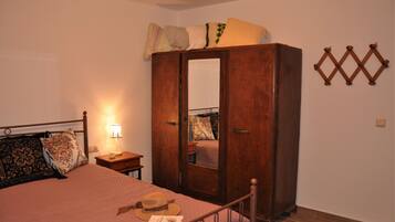 1 chambre, fer et planche à repasser, Wi-Fi gratuit, draps fournis